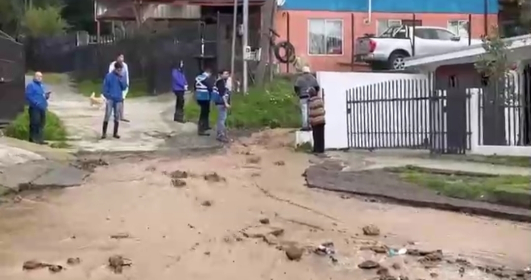ROTURA de MATRIZ de agua potable PROVOCA INUNDACIÓN en sector Collao de Concepción