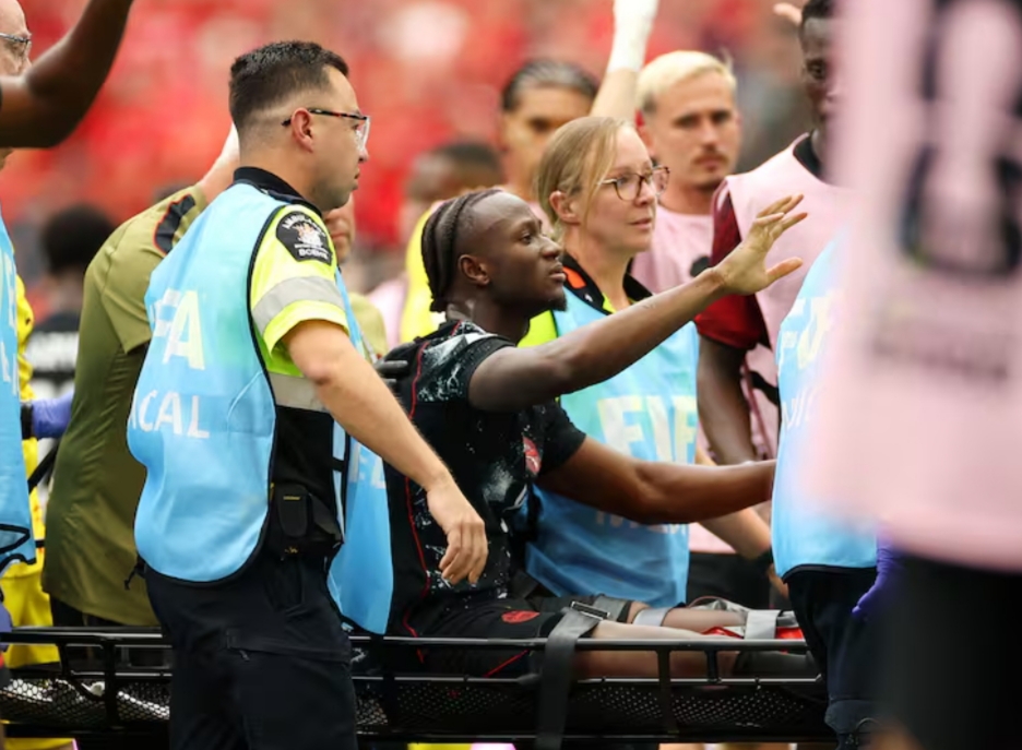 ESCALOFRIANTE LESIÓN paraliza el Mundial: volante canadiense sufrió GRAVE FRACTURA ante Qatar