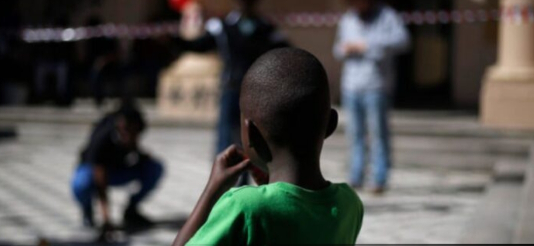 Hallan a SIETE NIÑOS HAITIANOS viviendo HACINADOS durante búsqueda nacional de menores