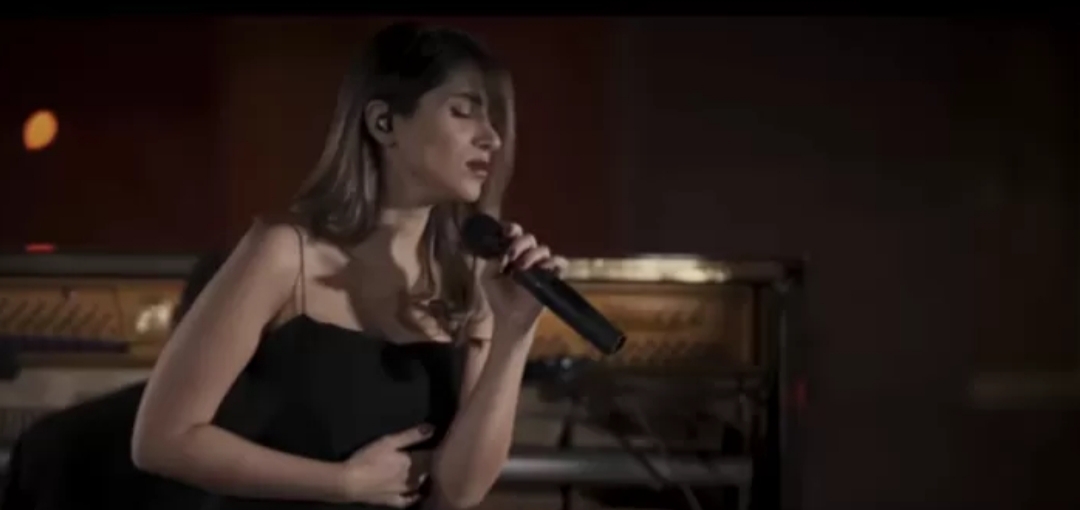 CANTANTE IRANÍ es CONDENADA a 74 LATIGAZOS por cantar sin VELO en concierto transmitido por YouTube