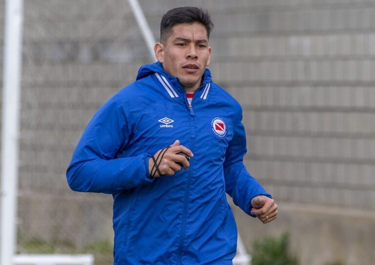Leonel González deja Fútbol UdeC y retorna a Melgar de Perú