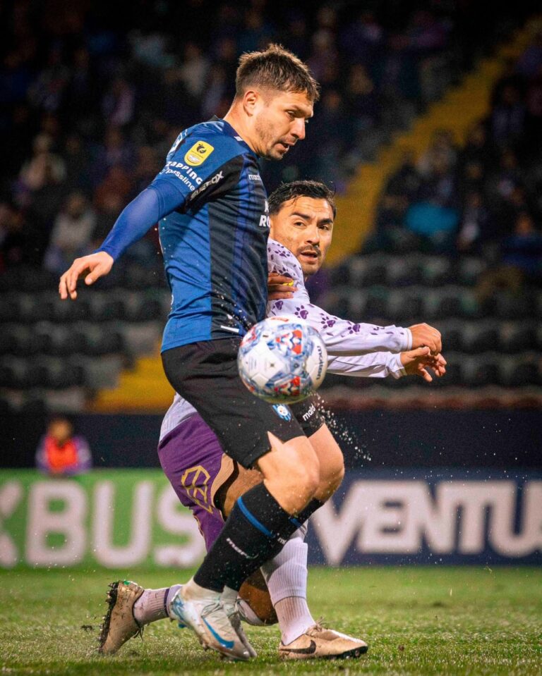 La “Vieja” Reinoso destacó a sus extremos picantes y al “Iniesta” lila
