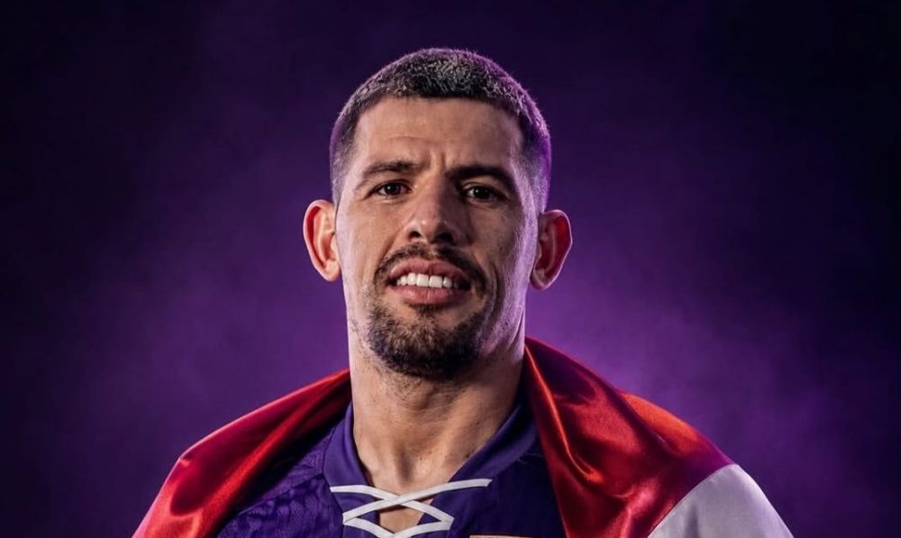 “Chapa” Martínez llegó a poner fuerza al mediocampo morado