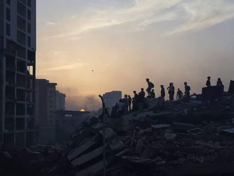 TRAGEDIA en Venezuela: CIFRA de FALLECIDOS supera los 900 mientras CONTINÚAN las LABORES de RESCATE tras DEVASTADORES TERREMOTOS
