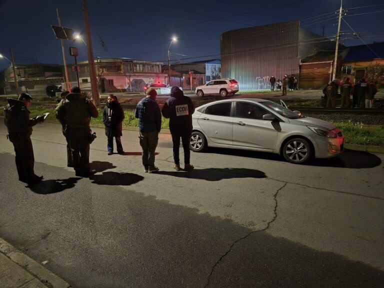 Investigan homicidio de hombre de 25 años al interior de un vehículo en Concepción