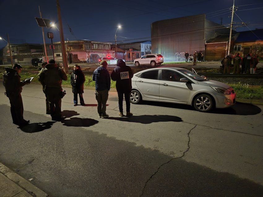 Investigan homicidio de hombre de 25 años al interior de un vehículo en Concepción