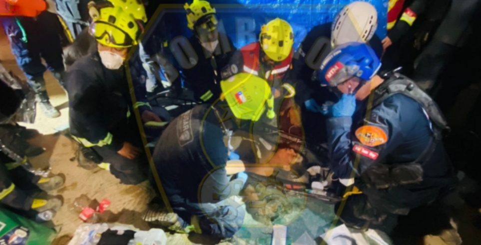 Bomberos de Chile RESCATA con VIDA a hombre que permaneció OCHO DÍAS BAJO los ESCOMBROS en Venezuela