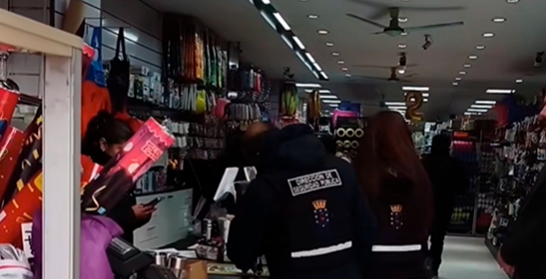 CLAUSURAN mall chino por operar SIN PATENTE y detectan OTRAS IRREGULARIDADES en fiscalización