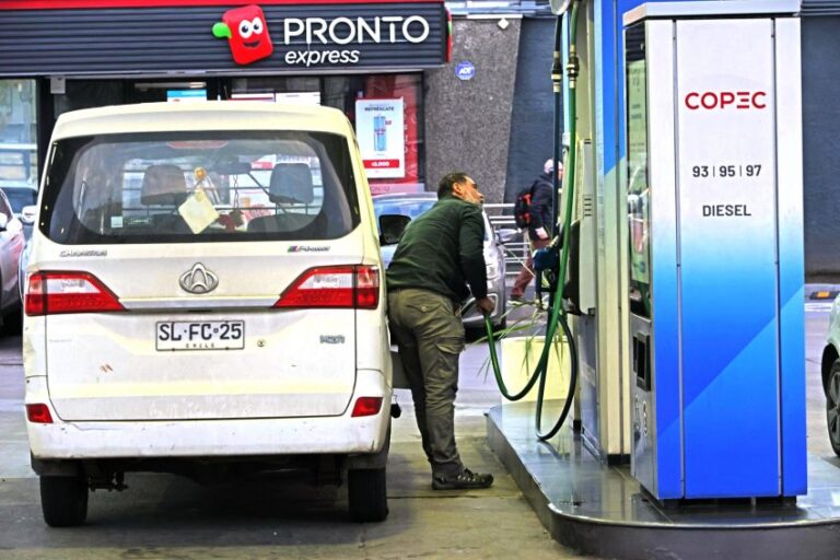 Especialista explica fórmula detrás de la nueva bencina que promete 15 kilómetros extra por estanque