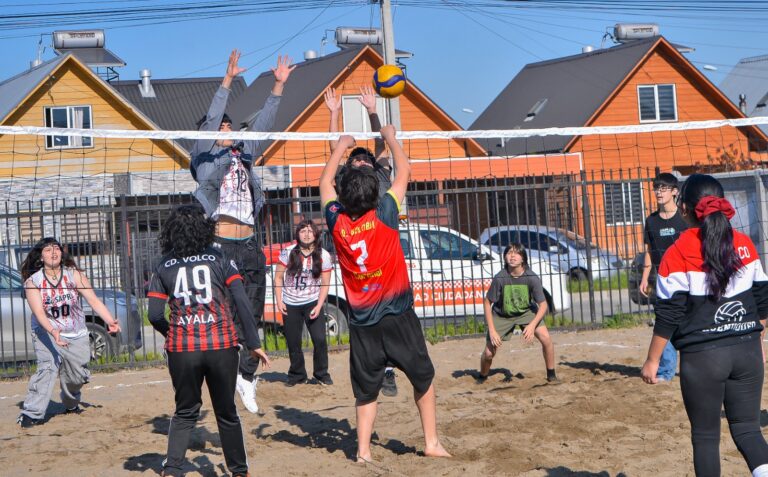 Inauguran sede deportiva para la Escuela de Voleibol de Coronel