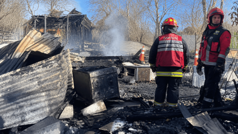 TRAGEDIA: Incendio de vivienda deja TRES personas FALLECIDAS