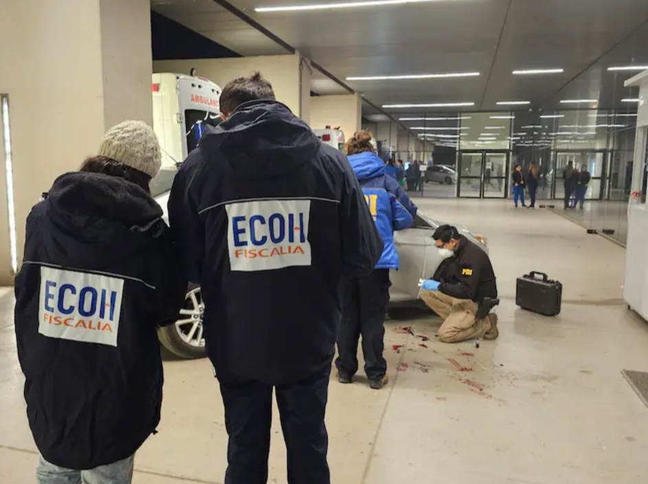 ATAQUE a BALAZOS contra vehículo deja DOS HERIDOS GRAVES: un NIÑO de 7 años VIAJABA en el AUTOMÓVIL