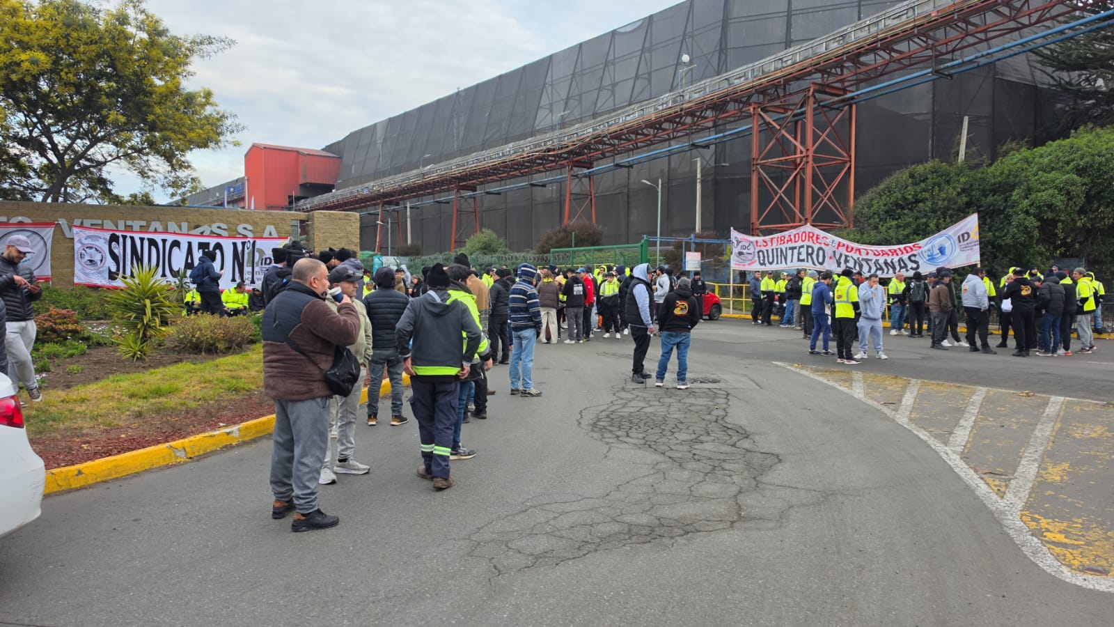 Paro de trabajadores portuarios genera preocupación en sector productivo del Biobío