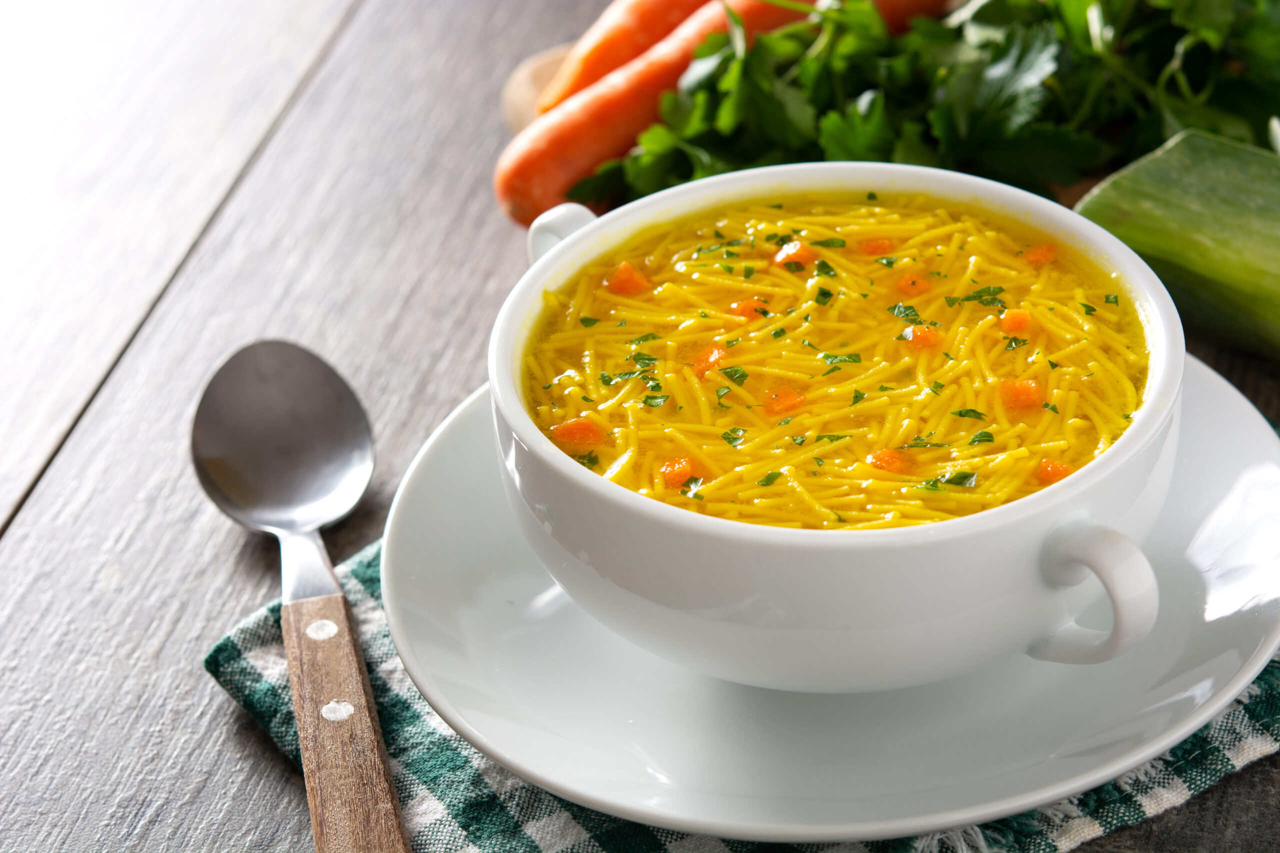¿Mito o realidad? Especialista explica cuánto ayuda la sopa de pollo en los cuadros respiratorios