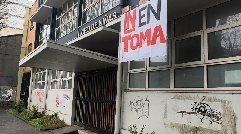 Paro docente y toma estudiantil marcan jornada en dos liceos emblemáticos de Concepción