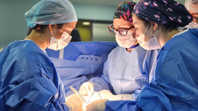 Hospital Las Higueras incorpora técnicas quirúrgicas para tratar grandes hernias abdominales