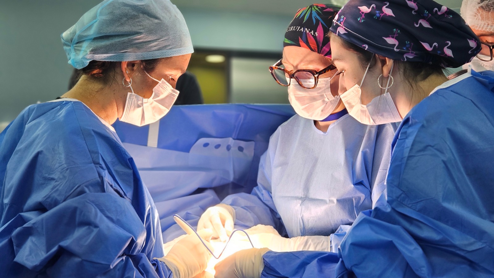 Hospital Las Higueras incorpora técnicas quirúrgicas para tratar grandes hernias abdominales
