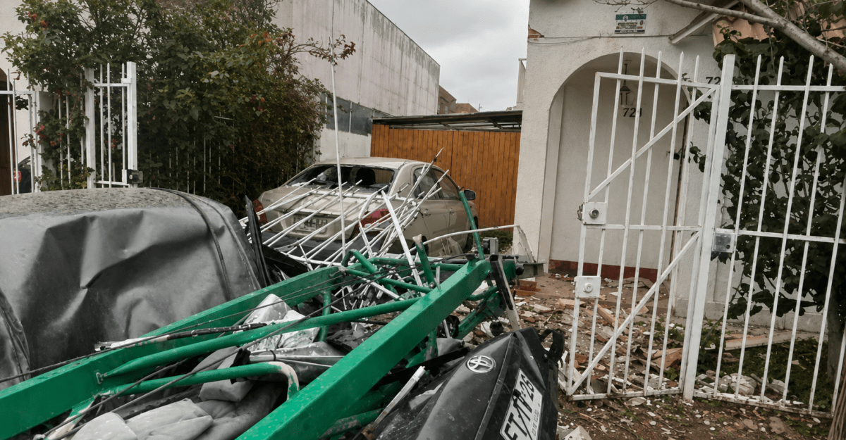Caída De Grúa En Coquimbo: ADOLESCENTE se SALVA de MILAGRO y vecinos lamentan GRAVES DAÑOS en sus VIVIENDAS