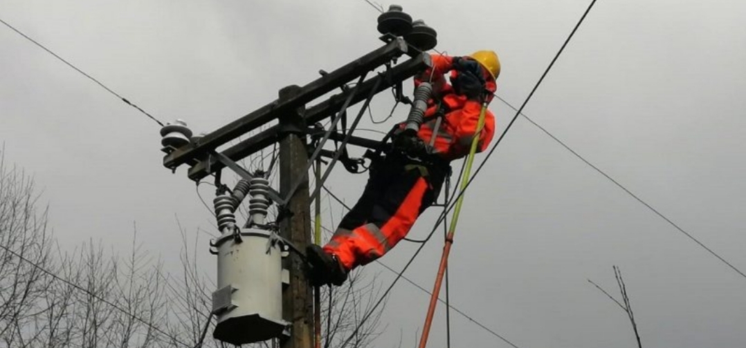 Cerca de 12 MIL CLIENTES continúan SIN SUMINISTRO ELÉCTRICO en la Región del Biobío