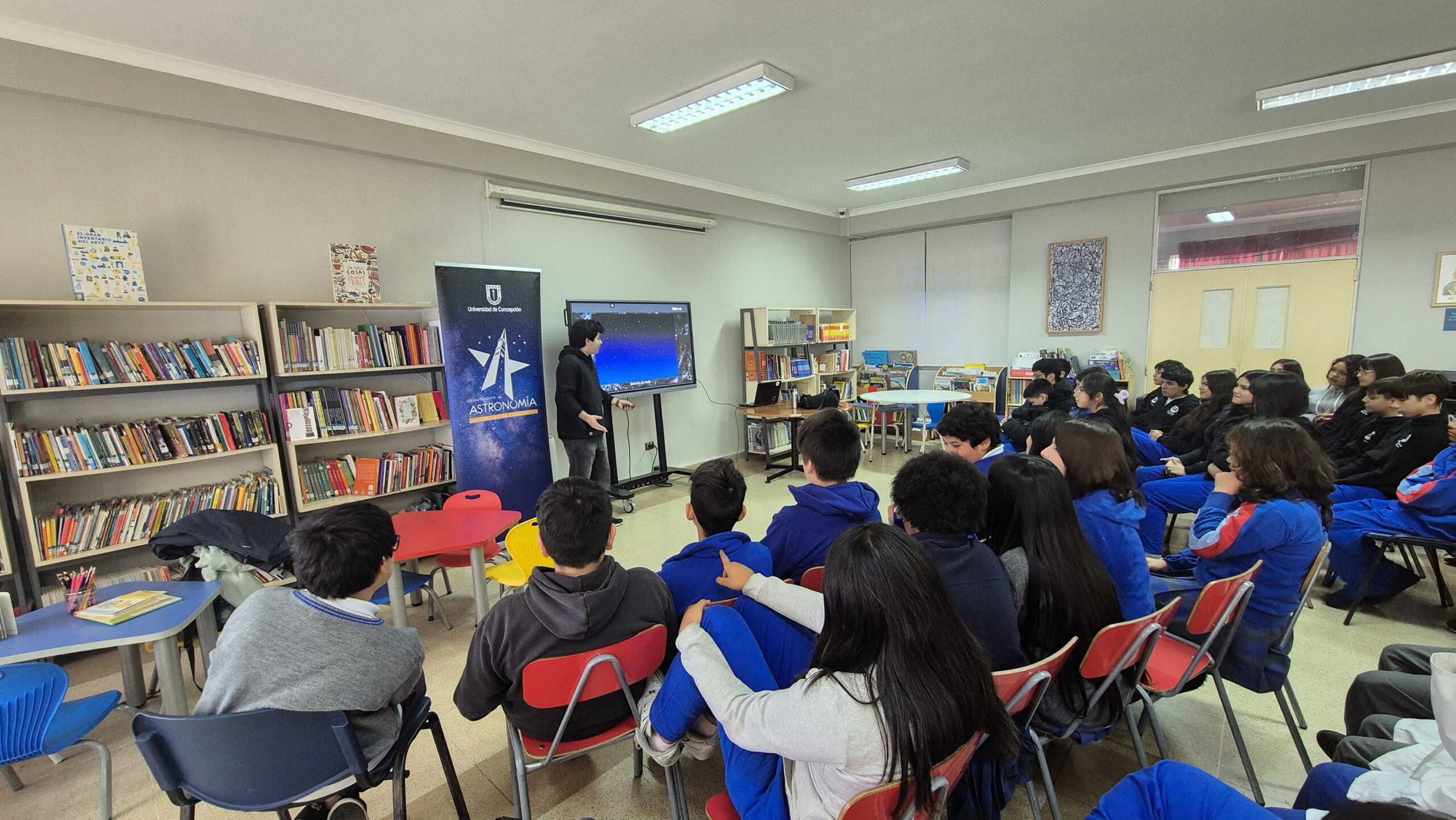 “Spoiler: así es estudiar Astronomía”: escolares locales conocen la formación en la disciplina