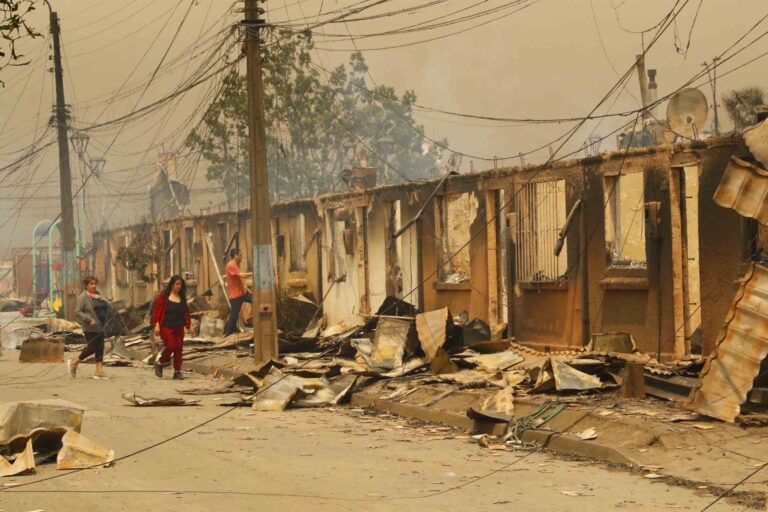 “Cuidado con la búsqueda de un culpable único”: defensor de imputado por megaincendio cuestiona diligencias de Fiscalía y apunta a fallas en la evacuación