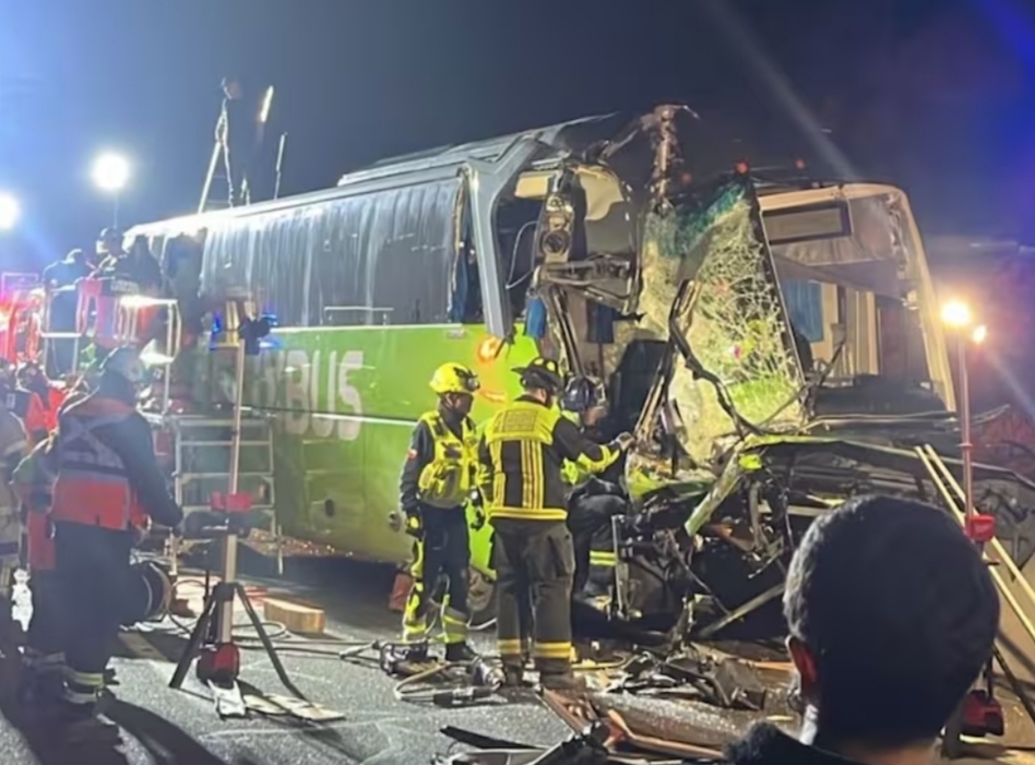 BUS con cerca de 30 PASAJEROS CHOCA con CAMIÓN en la Ruta 68: MÁS de 20 PERSONAS resultan HERIDAS