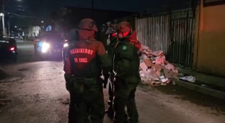Transeúnte MUERE tras quedar en MEDIO de una RÁFAGA de DISPAROS