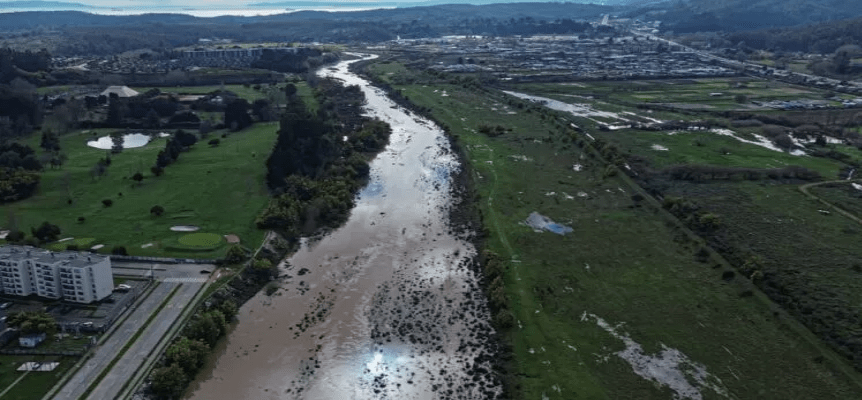 Evacúan a 14 familias por peligro de desborde del río Andalién en Concepción