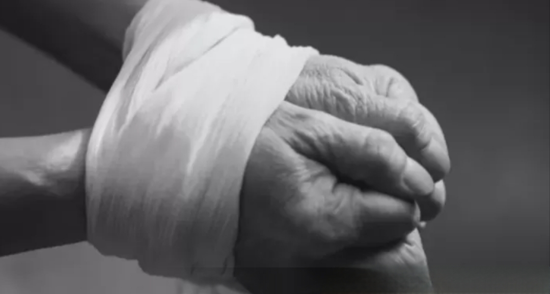 Hombre DENUNCIA haber sido SECUESTRADO y GOLPEADO en campamento