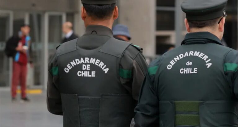 Gendarmería desvincula a cuatro funcionarios por integrar red delictual al interior de Santiago 1