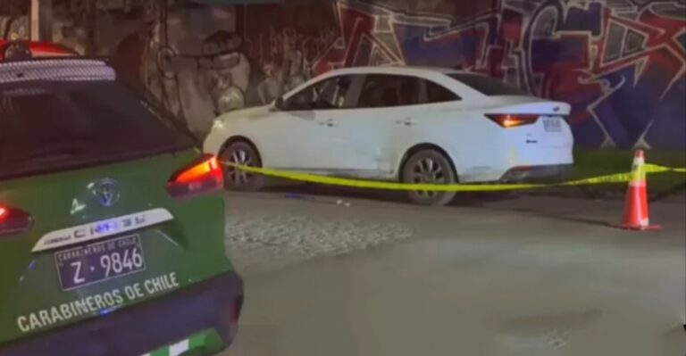 Conductor fue BALEADO por DESCONOCIDOS mientras ESTABA al interior de su VEHÍCULO