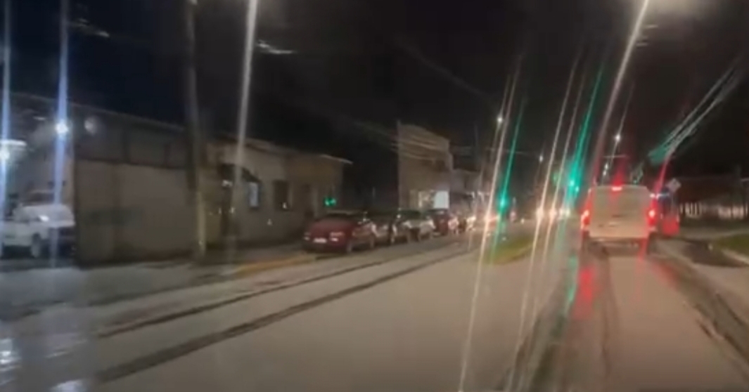 Reportan CAÍDA de AGUANIEVE en Carahue y Victoria: sectores quedaron CUBIERTOS de BLANCO