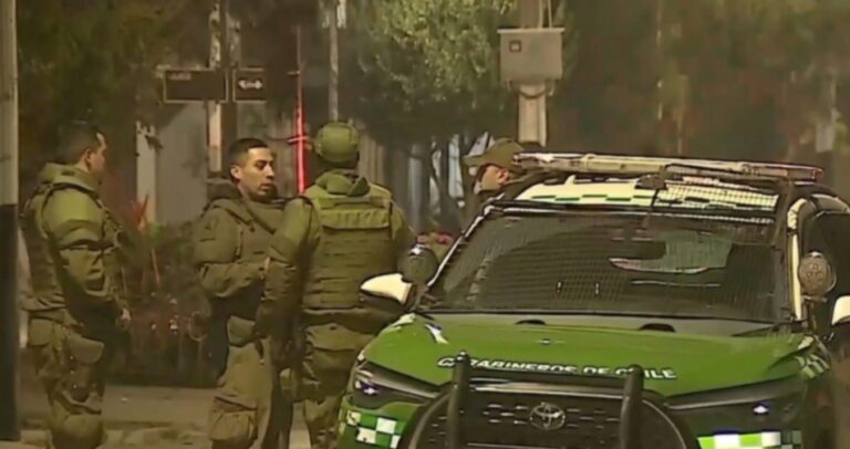 Carabinero sufrió FRACTURAS en AMBAS PIERNAS tras ser ATROPELLADO por CAMIÓN ROBADO durante PERSECUCIÓN