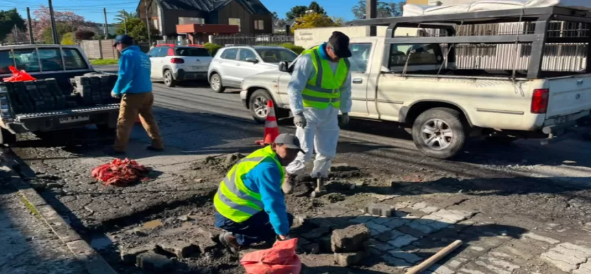Mal estado de calzadas en sector Huertos Familiares complica a vecinos en San Pedro de la Paz