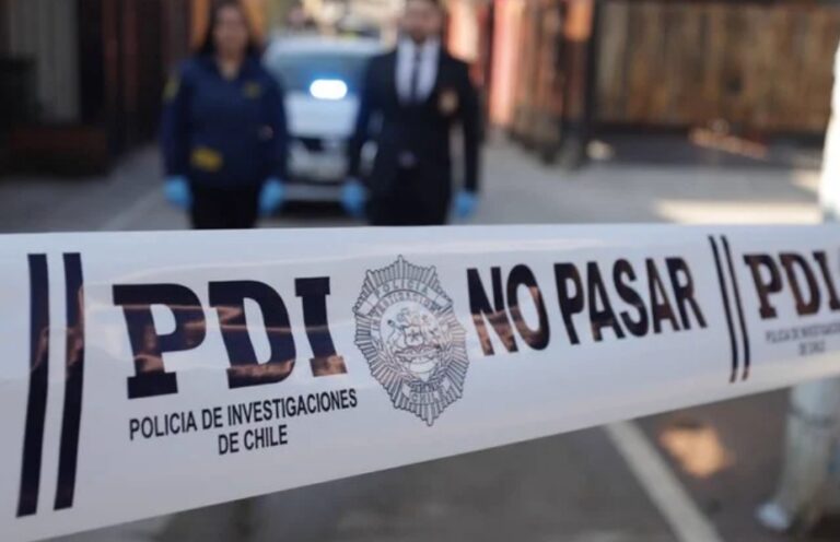 PDI DETIENE a MUJER de 53 años vinculada a HOMICIDIO: investigación DESCARTÓ robo