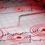 TERREMOTO de magnitud 7,7 sacude las COSTAS de INDONESIA y genera EVALUACIÓN por POSIBLE TSUNAMI