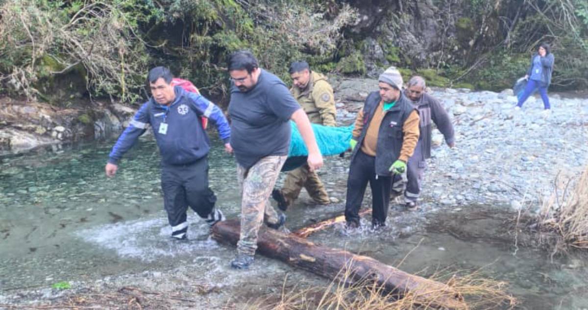 Padre y su hijo de 9 AÑOS son RESCATADOS tras CAER de PUENTE COLGANTE al río en la región del Biobío