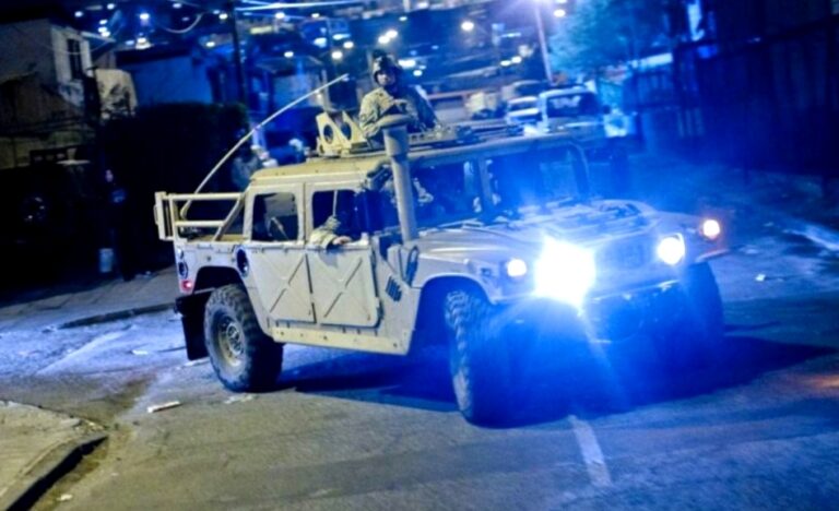 ATAQUE ARMADO CONTRA PATRULLA Militar: encuentran CAMIONETA con SANGRE tras BALACERA