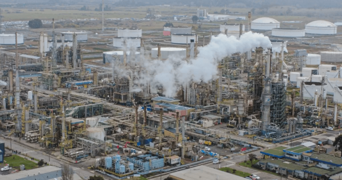 Alcalde pide a Contraloría indagar si anomalía en cálculo de azufre se replicaron en planta de Hualpén