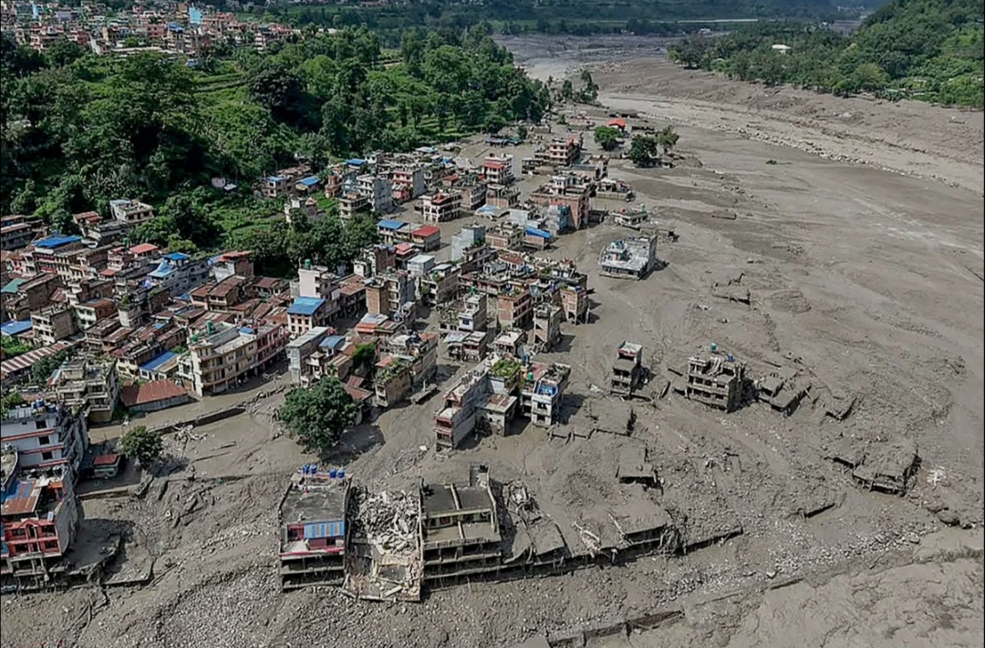 MÁS de 300 MUERTOS y 1.400 DESAPARECIDOS tras DEVASTADORA riada entre Nepal y Tíbet