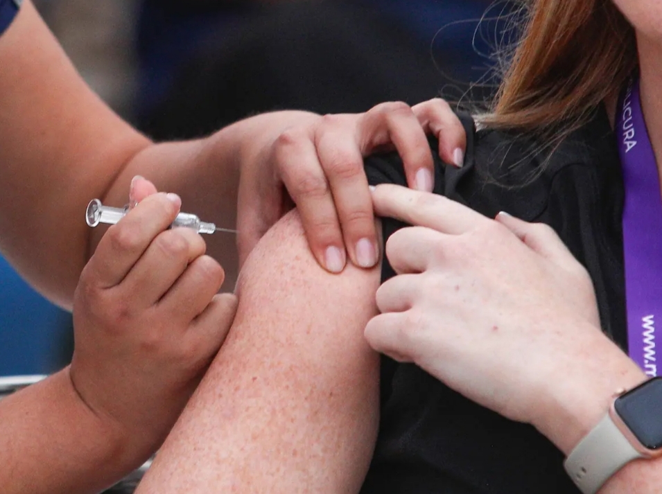 Contraloría DETECTA graves IRREGULARIDADES en CAMPAÑA de Influenza de 2024: hubo VACUNAS registradas incluso DESPUÉS de la MUERTE de PACIENTES