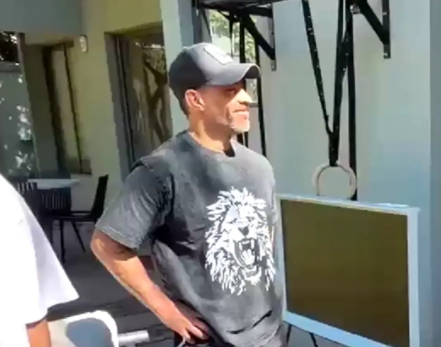 HIJO de Jorge Valdivia lo ECHA al AGUA en plena ENTREVISTA con INESPERADA BROMA
