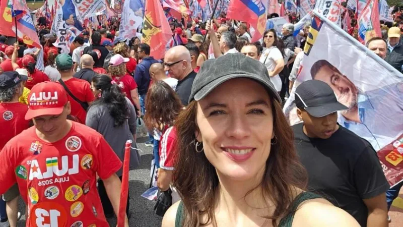 «Elección entre HUMANIDAD o BARBARIE»: Comunista Camila Vallejo espera CELEBRAR con LULA en BRASIL