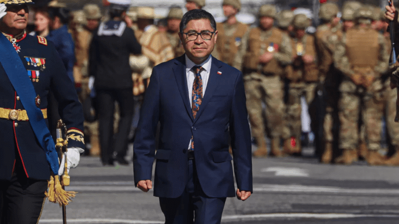 Julio Anativia renuncia a RN en medio de polémica por denuncia de su esposa «En política hay límites»